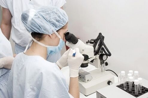 Effectuer des diagnostics armés de Labol de la prostatite